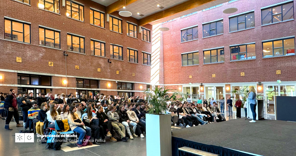 Estudantes da EEG participam em simulação de gestão internacional no âmbito do programa Erasmus+ BIP