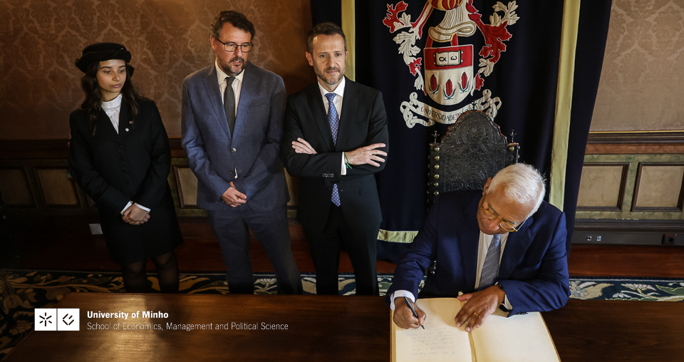 António Costa signs the EEG Guest Book